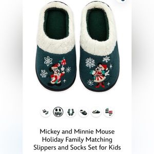 Mickey and Minnie Mouse🎄
Slippers & Socks Set for Kids SZ 7/8 ✨